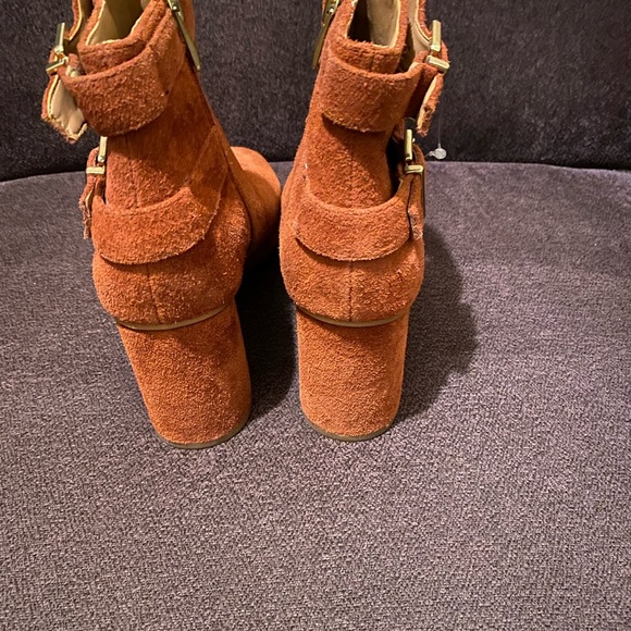 FRANCO SARTO. Brand New cognac color suede ankle boots. - Picture 3 of 4